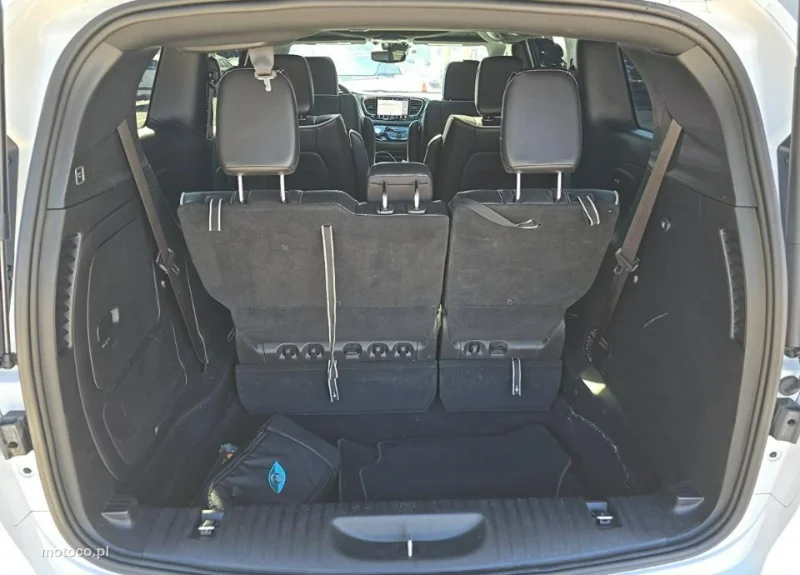 Chrysler Pacifica 13