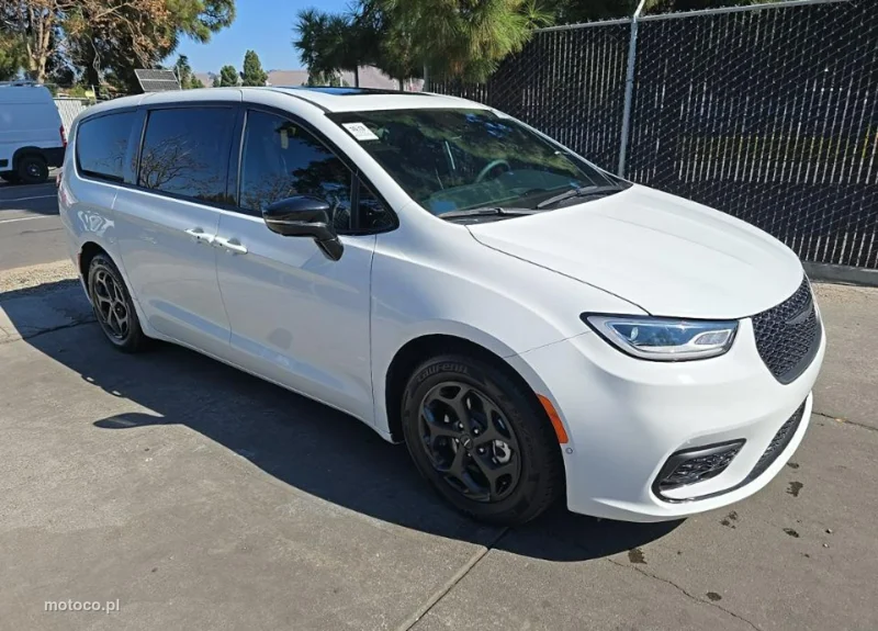 Chrysler Pacifica 3