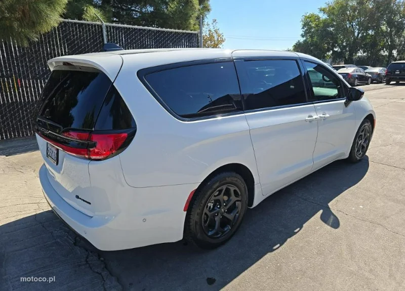 Chrysler Pacifica 4