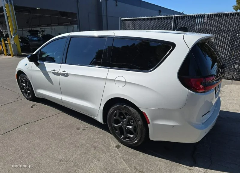 Chrysler Pacifica 6