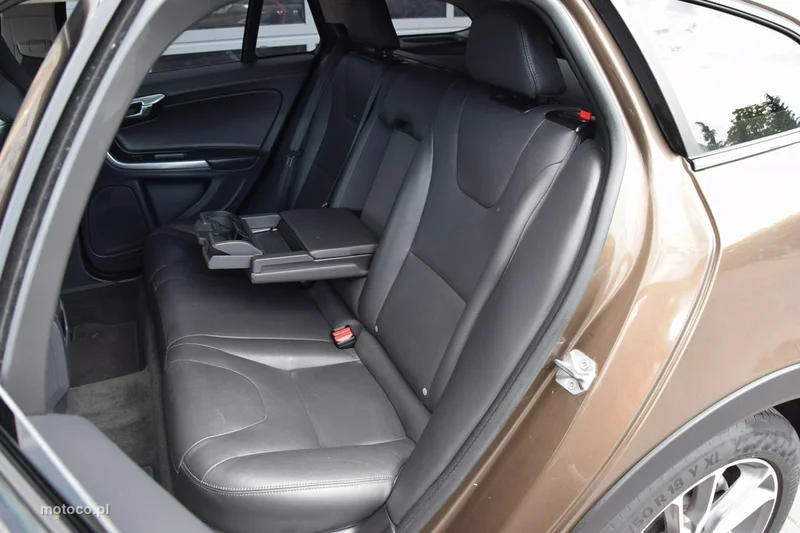 Volvo V60 Cross Country 34