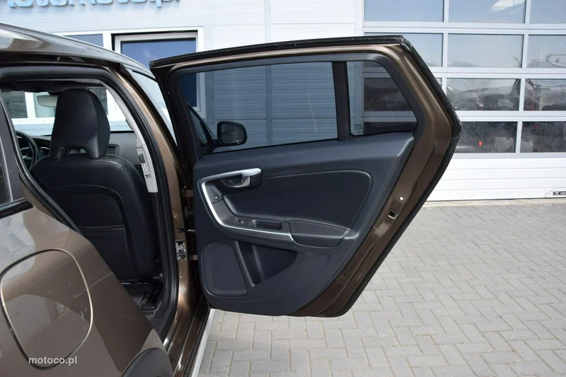 Volvo V60 Cross Country 36