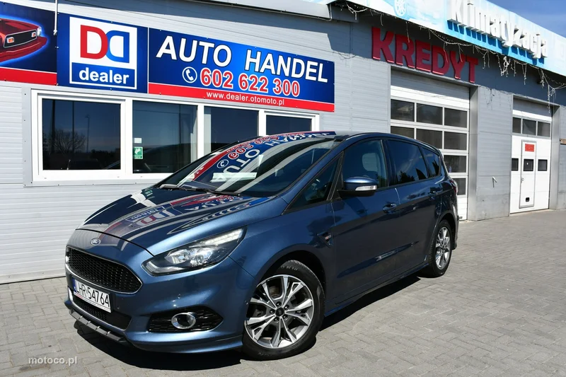 Ford S-Max II 11