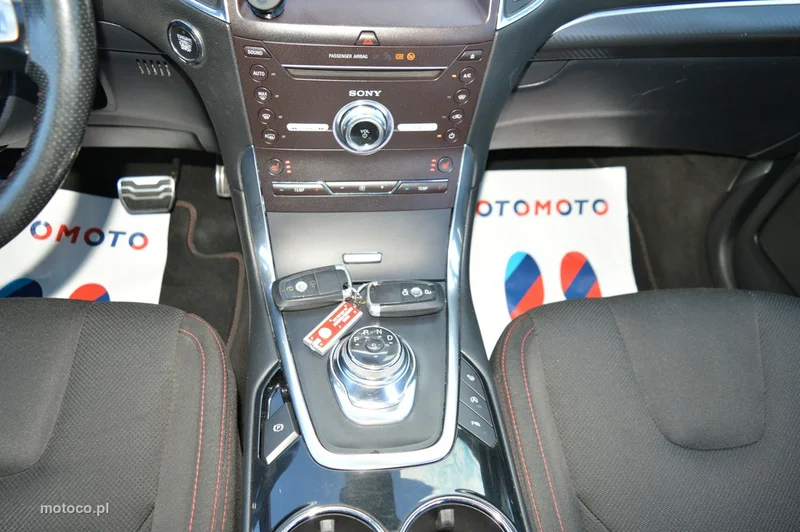 Ford S-Max II 28