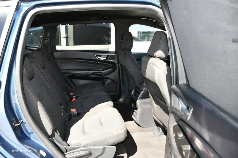 Ford S-Max II 31