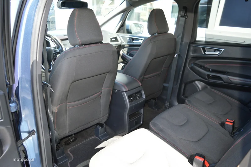 Ford S-Max II 33