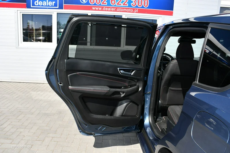 Ford S-Max II 37