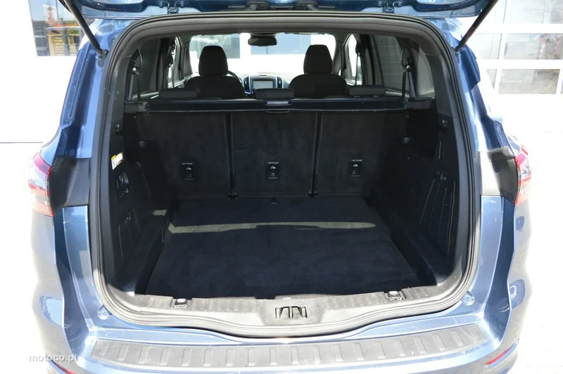 Ford S-Max II 38