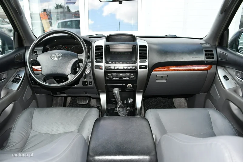 Toyota Land Cruiser J100 2