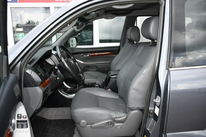 Toyota Land Cruiser J100 19