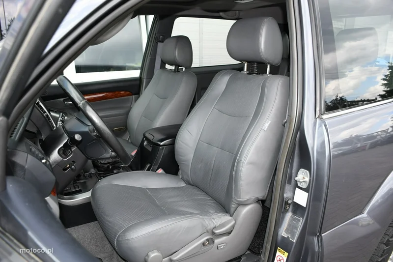 Toyota Land Cruiser J100 20