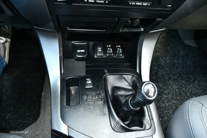 Toyota Land Cruiser J100 3