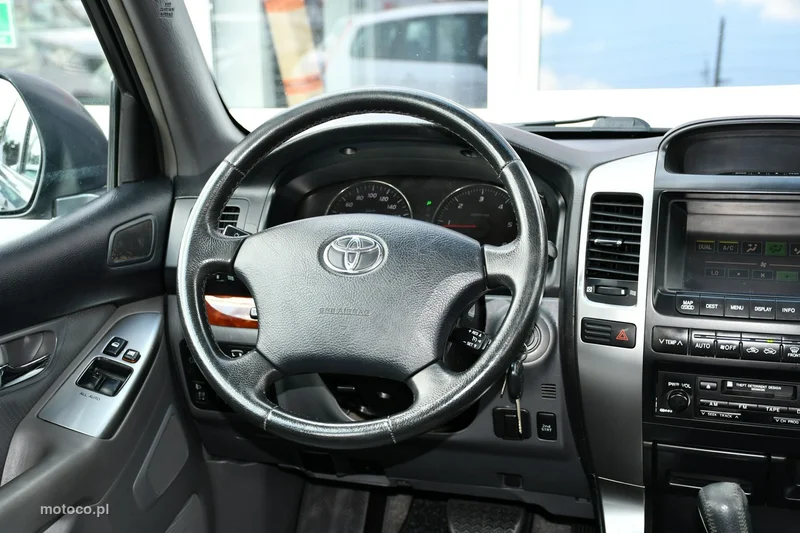 Toyota Land Cruiser J100 23