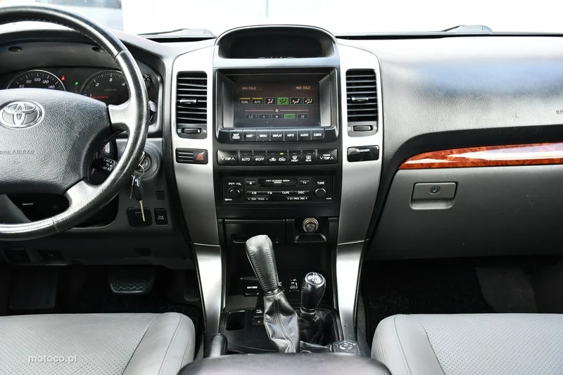 Toyota Land Cruiser J100 24