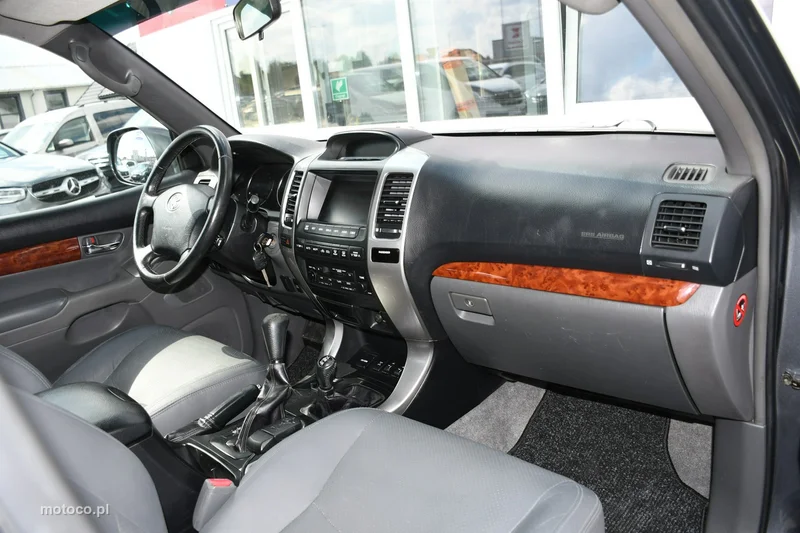 Toyota Land Cruiser J100 28