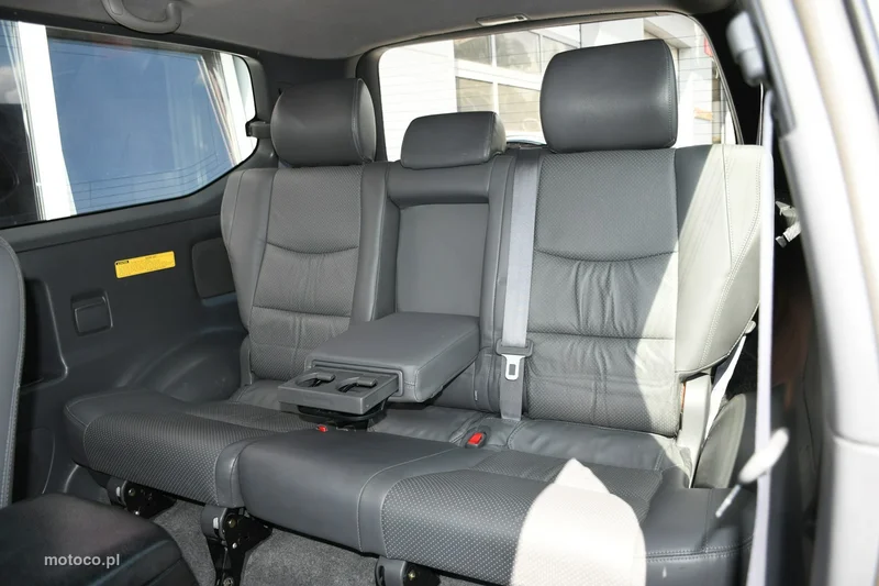 Toyota Land Cruiser J100 31