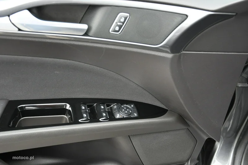 Ford Mondeo V 37