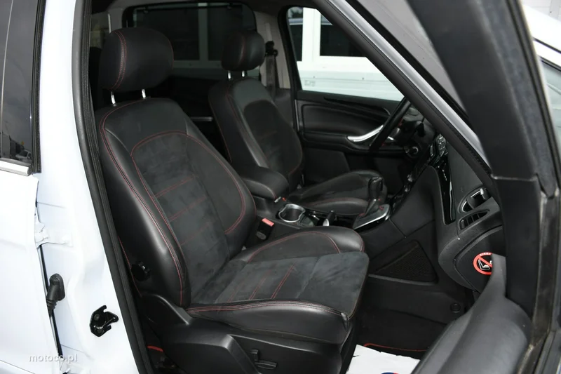 Ford S-Max I 27