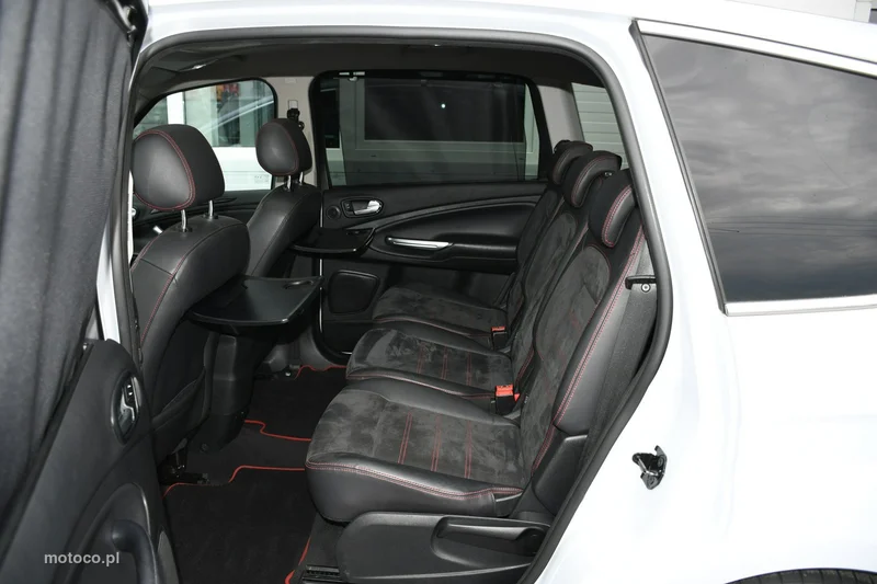 Ford S-Max I 32