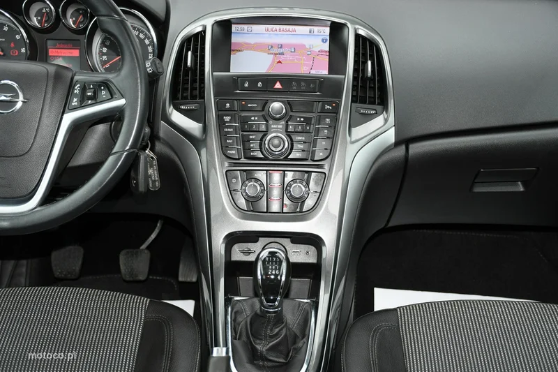 Opel Astra J 21
