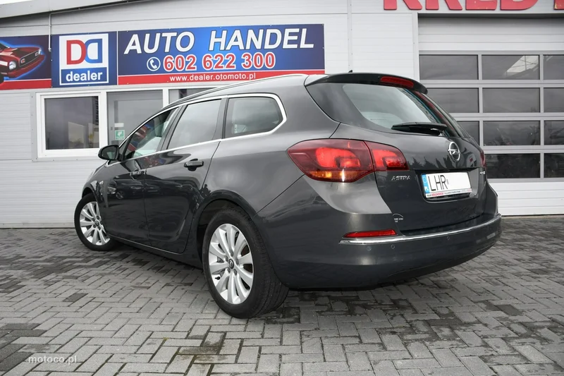 Opel Astra J 9