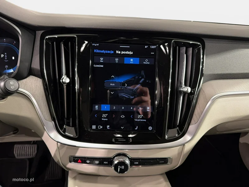 Volvo V60 Cross Country 24