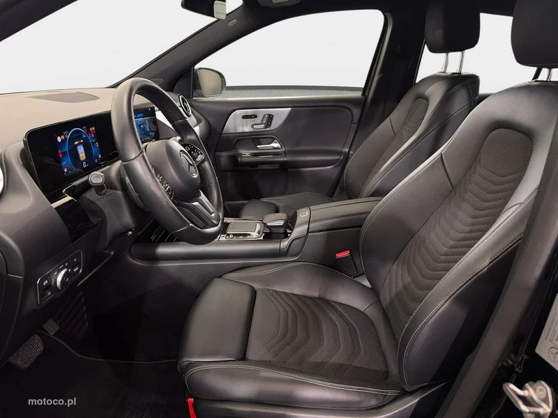 Mercedes-Benz GLA H247 GLA 200 12
