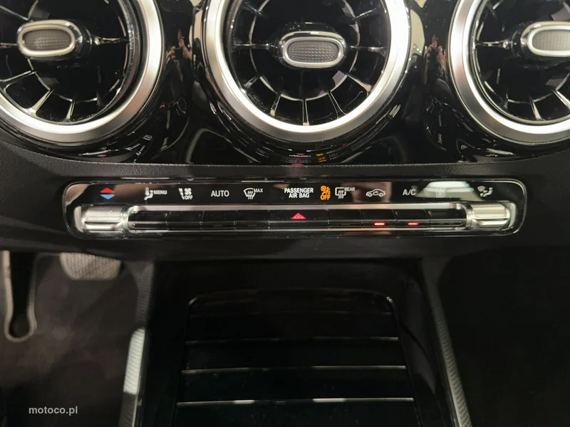 Mercedes-Benz GLA H247 GLA 200 31