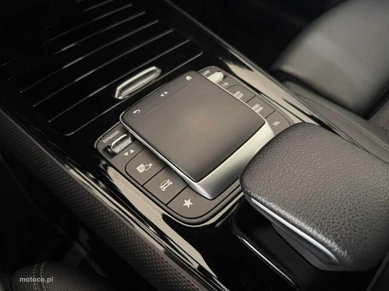 Mercedes-Benz GLA H247 GLA 200 32