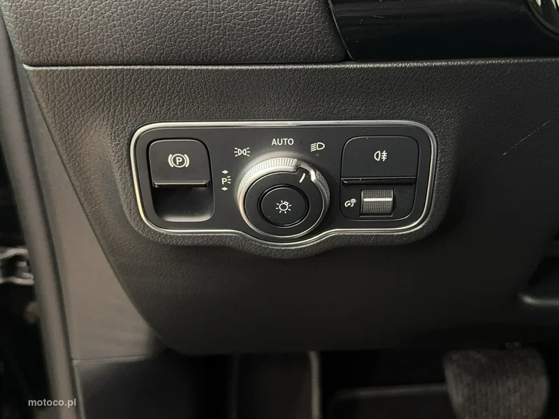Mercedes-Benz GLA H247 GLA 200 33