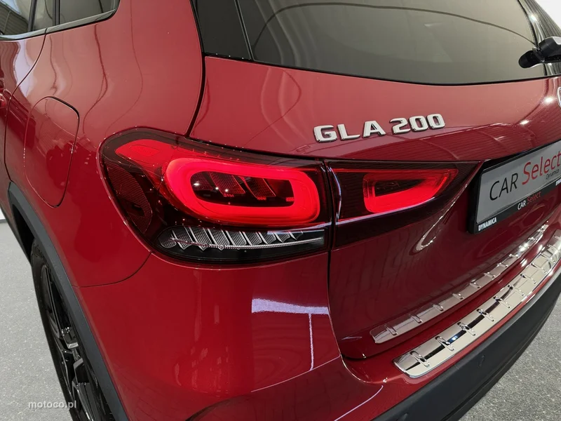 Mercedes-Benz GLA H247 GLA 200 11