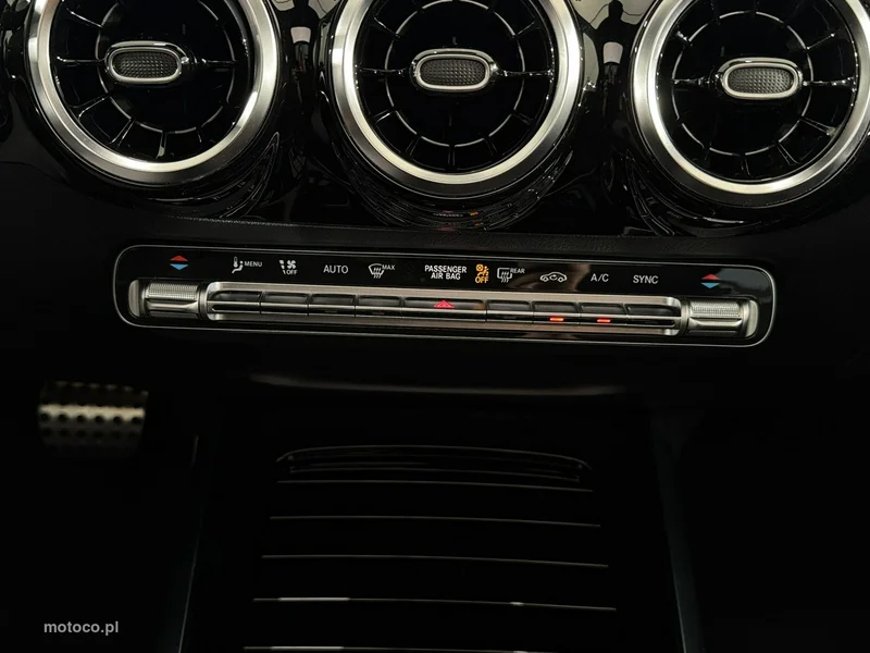 Mercedes-Benz GLA H247 GLA 200 26