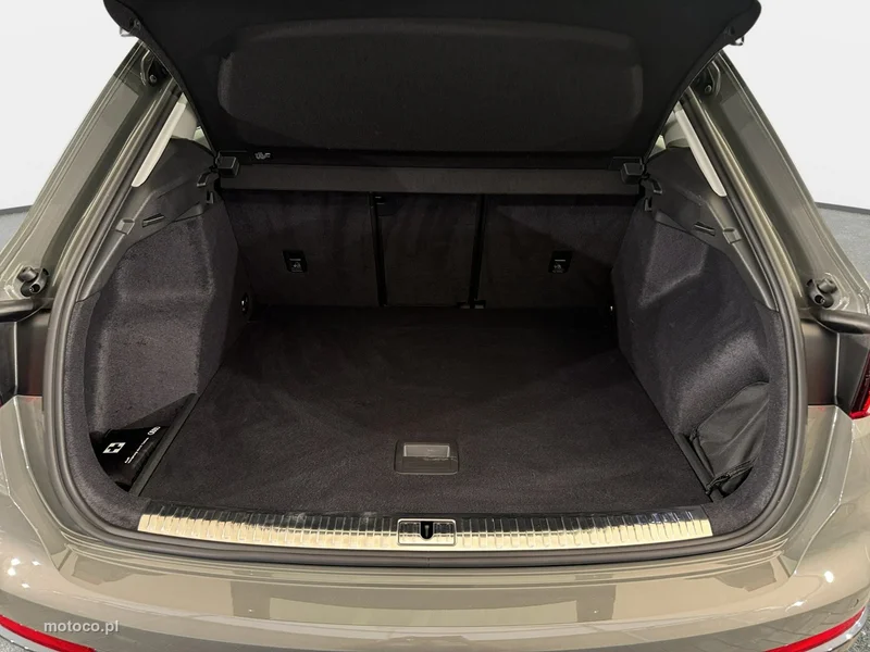 Audi Q3 F3 25