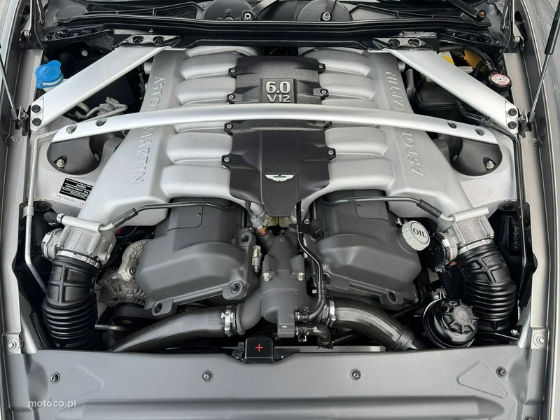 Aston Martin DB9 38