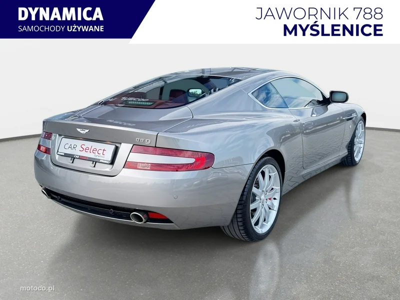 Aston Martin DB9 8