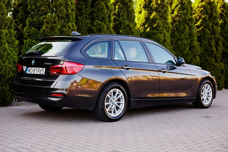 BMW Seria 3 F30 318 7