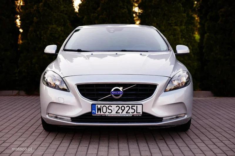 Volvo V40 11