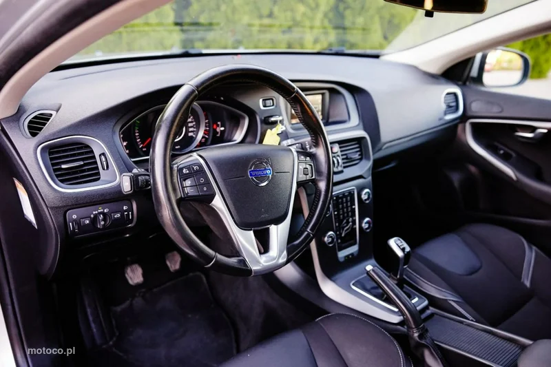Volvo V40 13