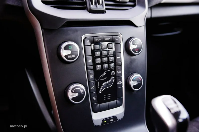 Volvo V40 15