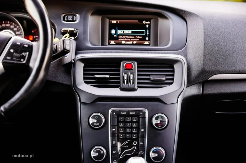 Volvo V40 19