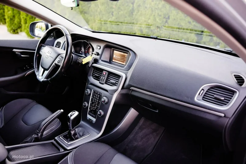 Volvo V40 23