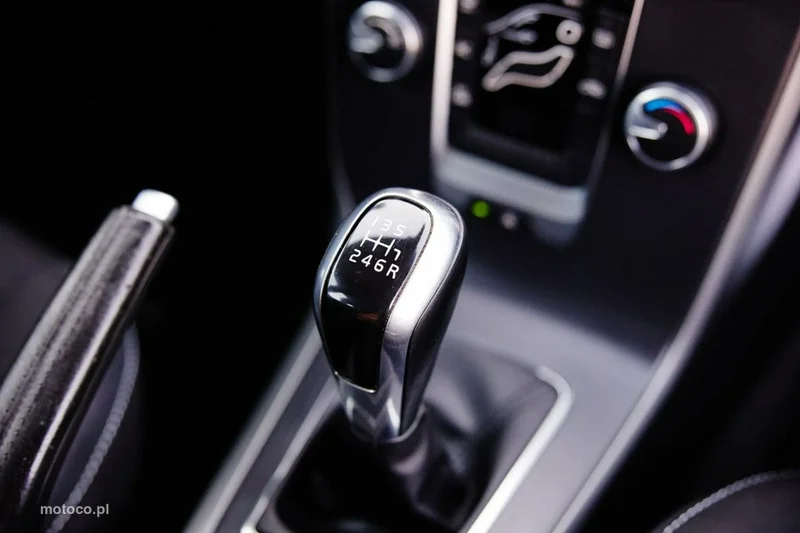 Volvo V40 24
