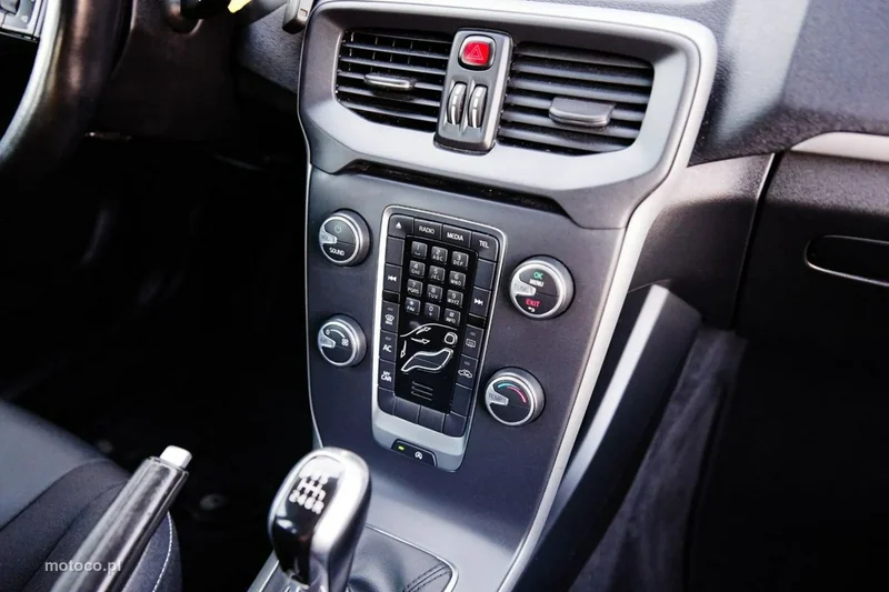 Volvo V40 25