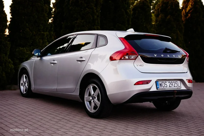 Volvo V40 4