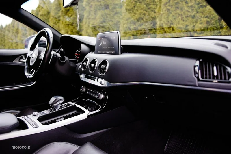 Kia Stinger 36