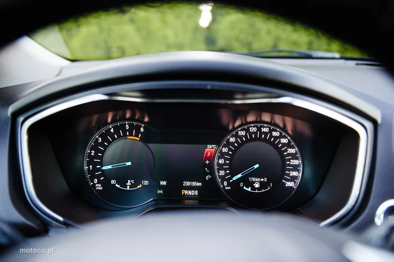Ford Mondeo V 27