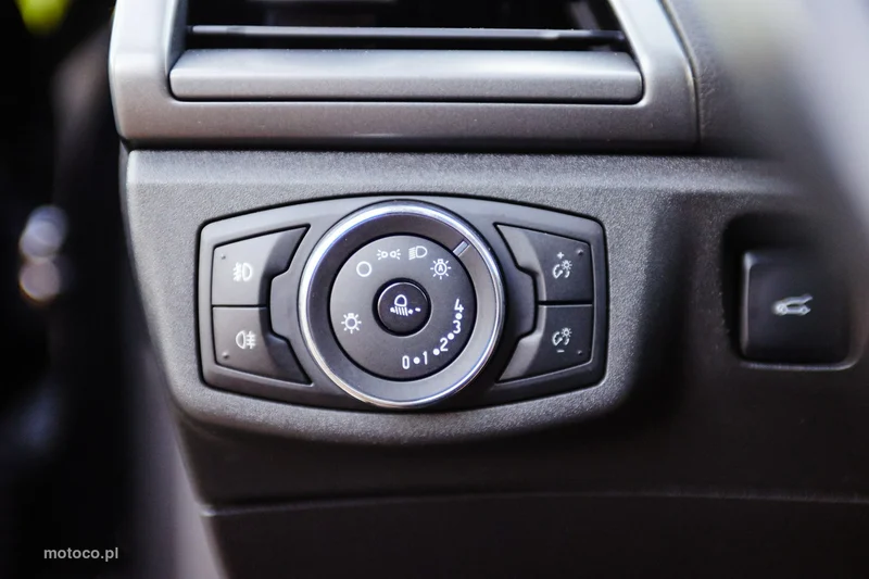 Ford Mondeo V 29