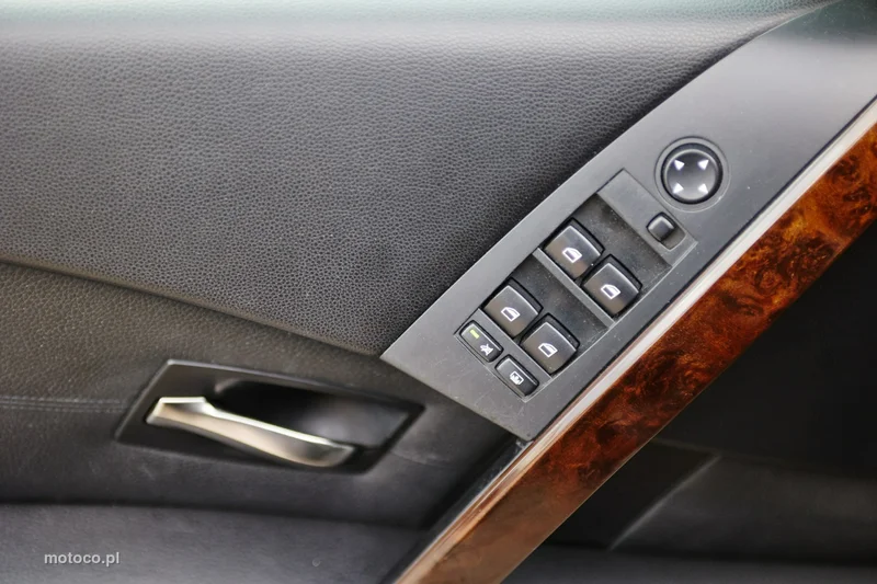 BMW Seria 5 E60 530 15
