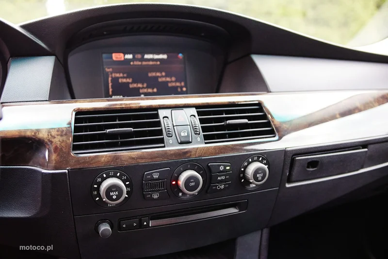 BMW Seria 5 E60 530 16