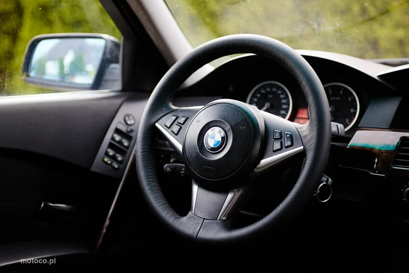 BMW Seria 5 E60 530 23